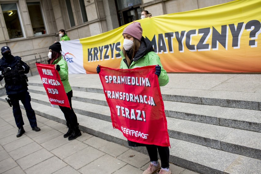 Aktywiści z Greenpeace zakończyli protest w kopalni Turów i oddali się w ręce policji