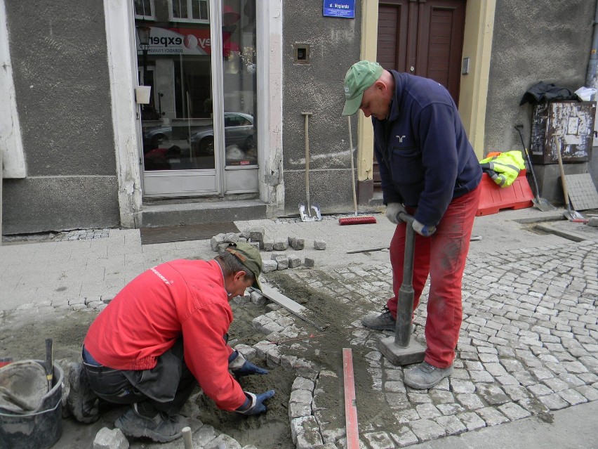 Sezon rozkopów na Głównym Mieście w Gdańsku. Nowa kostka brukowa na Węglarskiej