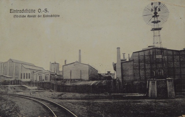 Oficjalnie huta została uruchomiona dopiero w lipcu 1839. Nazwa huty w ciągu roku zmieniała się często. Początkowo brzmiała ona Graflich von Einsiedel'sches Societäts Eisenwerk, później Eintracht-Hochofen-Etablissement i ostatecznie Eintrachthütte.

W 1947 huta Zgoda przyjęła nazwę Zakładów Urządzeń Technicznych i stała się jedną z ważniejszych hut państwa polskiego, produkując silniki okrętowe, maszyny wyciągowe, prasy hydrauliczne oraz urządzenia dźwigowe.