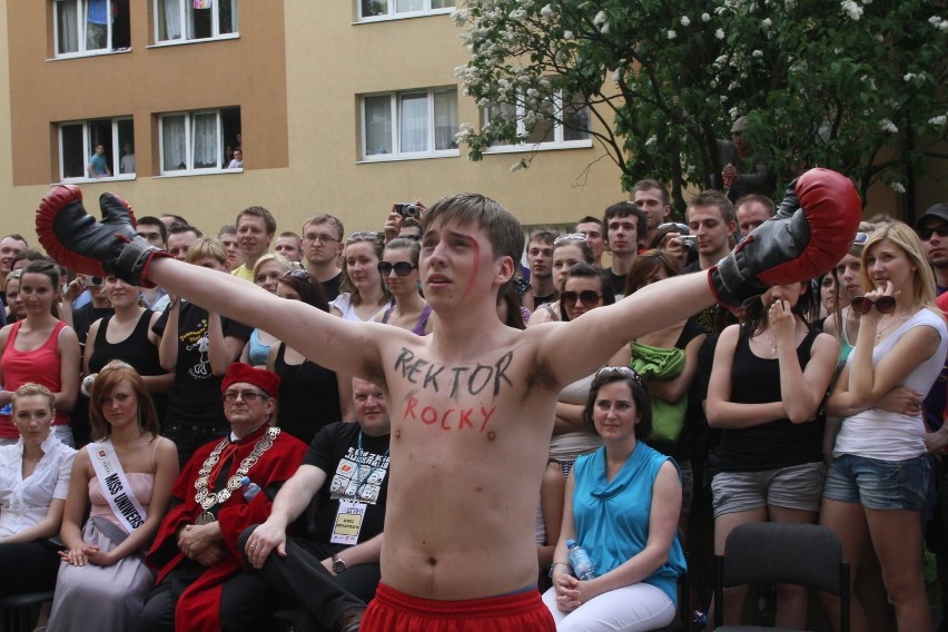 Zobacz jak kiedyś studenci bawili się na juwenaliach w Łodzi [FOTO]