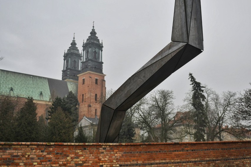 Instalacja artystyczna na Ostrowie Tumskim ma symbolizować...