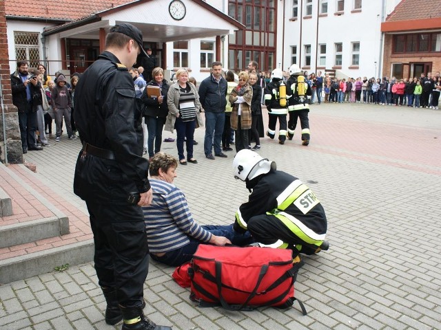 Strażacy ćwiczyli w szkole w Ostaszewie