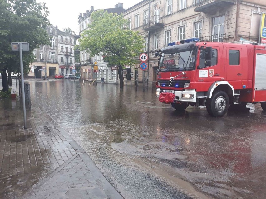 Ulewa 16 maja zalane Brzeziny. Pogoda w Łodzi i regionie [ZDJĘCIA]