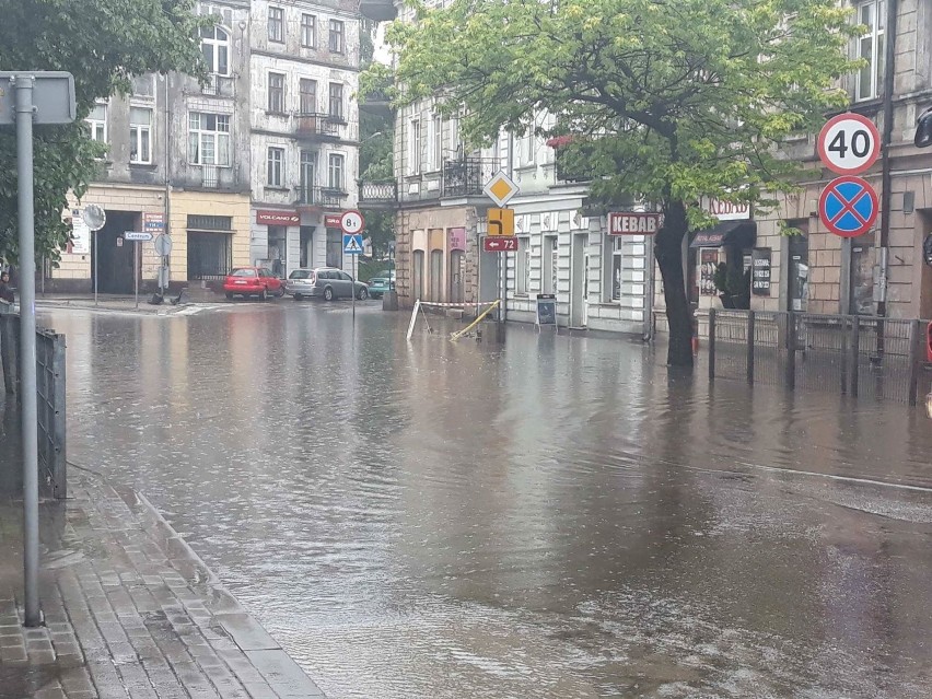 Ulewa 16 maja zalane Brzeziny. Pogoda w Łodzi i regionie [ZDJĘCIA]