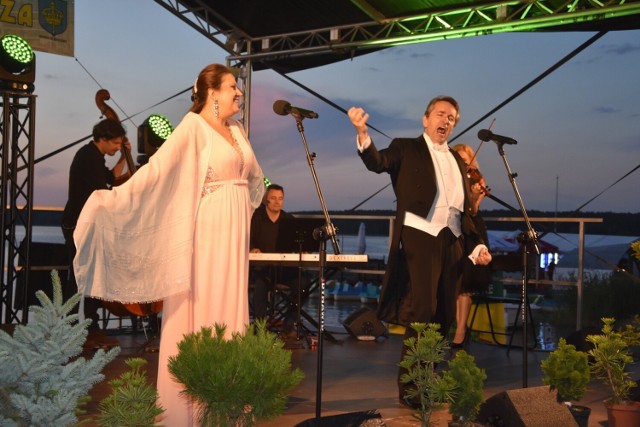 Artyści śpiewali solo i w duetach. Na zdjęciu: Małgorzata Grela i Adam Zdunikowski
