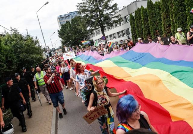 W najbliższą sobotę w Poznaniu odbędzie się Marsz Równości, który będzie zakończeniem trwającego Poznań Pride Week. 6 lipca ulicami Poznania ruszy wielka tęczowa parada. Pride Week 2019 rozpoczął się w sobotę 29 lipca. Jest to piąta edycja wydarzeń poświęconych środowisku LGBT +.