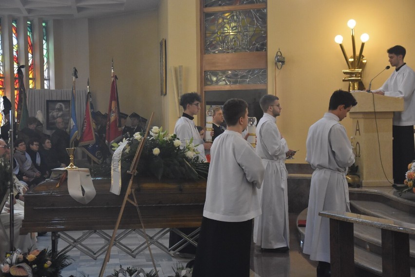 Podczas mszy św. pogrzebowej ks. Mateusza Tomanka, kościół w...