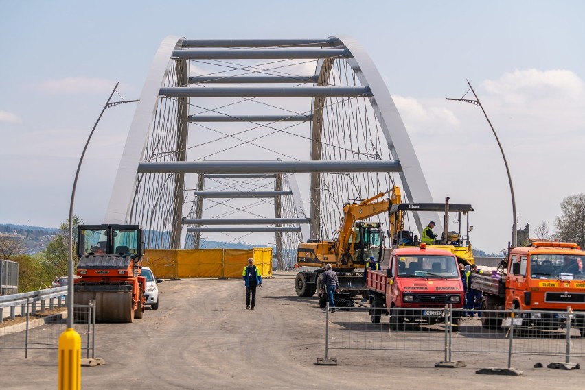 Nowy most heleński będzie otwarty w połowie maja