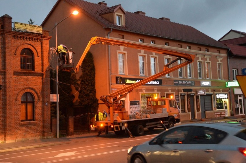 Świąteczne ozdoby już na latarniach w centrum Goleniowa