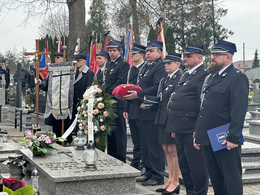 Pogrzeb dh Mirosława Zgondka- wieloletniego prezesa OSP w Wieluniu 