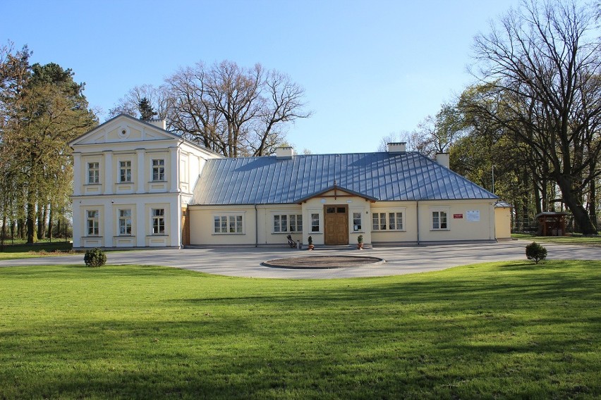 Pałac w Jastrzębiu (Gminna Biblioteka Publiczna)