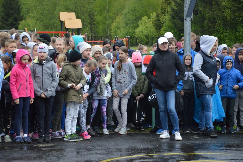 Gmina Miastko. Uczniowie szkół podstawowych wzięli udział w XXI Indywidualnych Biegach Przełajowych w Słosinku (FOTO+VIDEO)