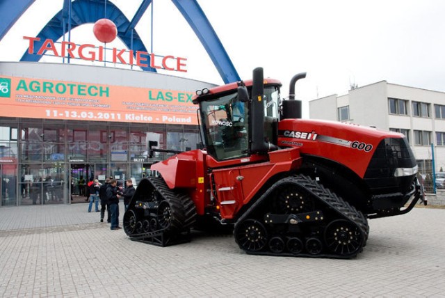 Największy traktor firmy Case witał zgromadzonych gości fot. Marcin Iwan