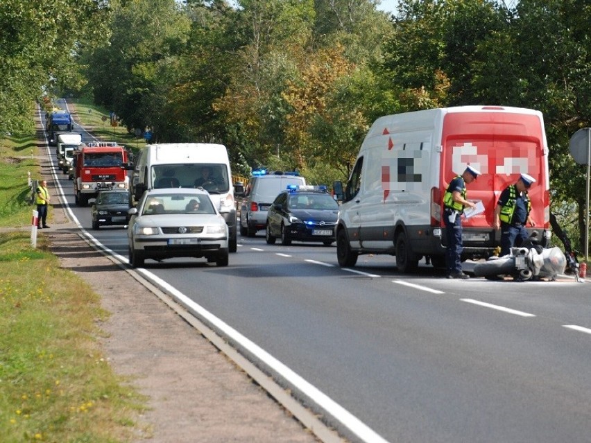 Wypadek z udziałem motocykla na dk nr 22 między Człuchowem a Rychnowami (07.09.2022) - policjanci wyjaśniają okoliczności zdarzenia