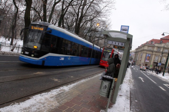 -&nbsp;Po godzinie 7.35 na ulicy Mogilskiej, na wysokości numeru 109, ...