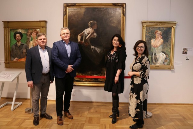 Jednym z gości Muzeum imienia Jacka Malczewskiego była posłanka Kamila Gasiuk-Pihowicz - z prawej. Ale tego dnie przybyły do Muzeum prawdziwe tłumy. Więcej na kolejnych zdjęciach
