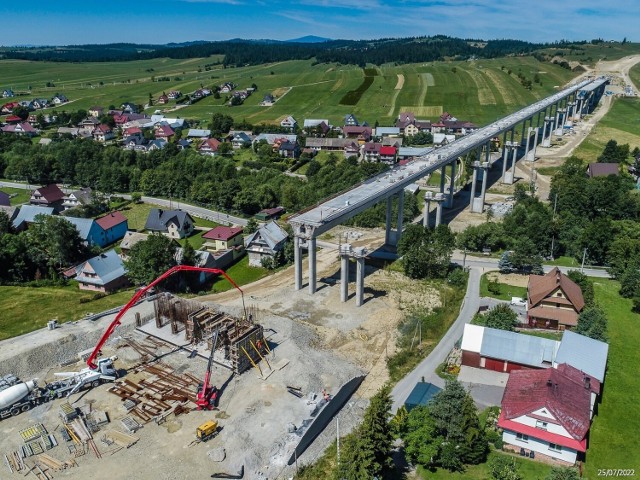 Zdjęcie ilustracyjne. Jedne z wiaduktów budowanych na nowej zakopiance na odcinku Rdzawka-Nowy Targ.