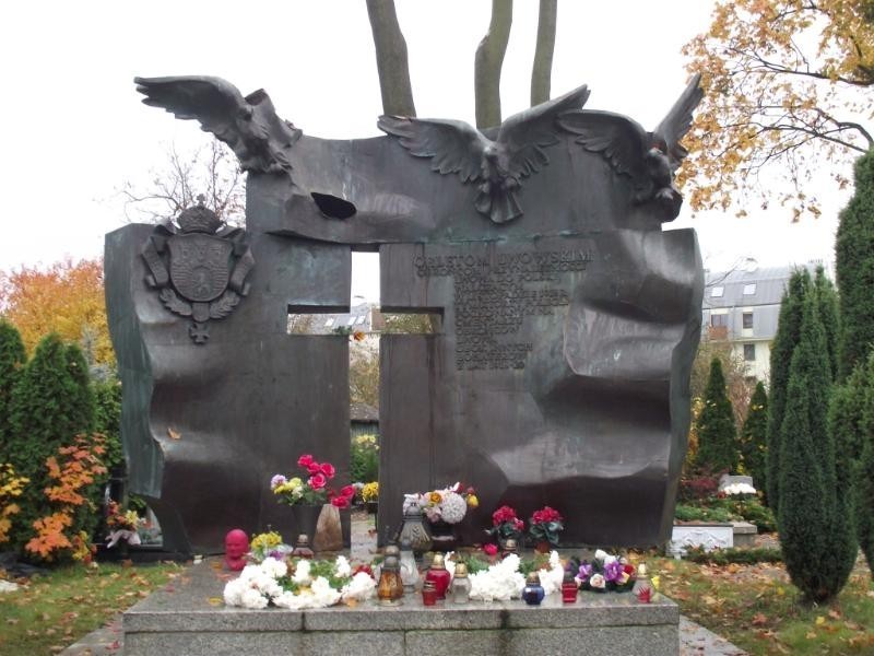 Wrocław: Pomnik Orląt Lwowskich zdewastowany (ZDJĘCIA)