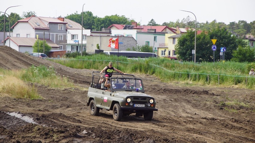 Przyjechali na 24. Międzynarodowy Zlot Pojazdów Historycznych do Darłówka z całej Polski. "Atmosfera jest rodzinna" [zdjęcia] 