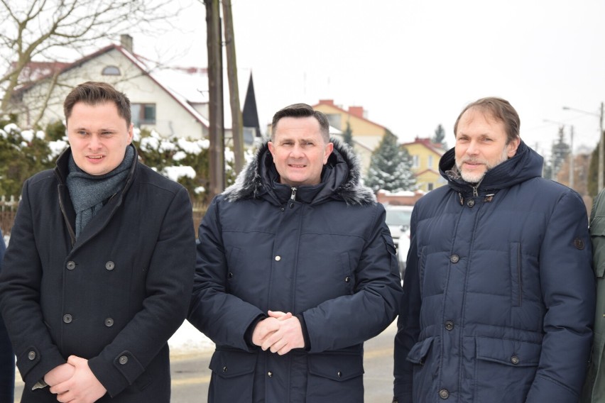W Skierniewicach przekazano czeki w ramach Rządowego Funduszu Dróg Samorządowych 