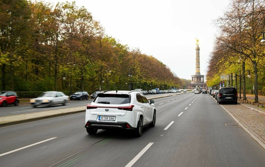 Cieszący się dużą popularnością crossover Lexus UX z...