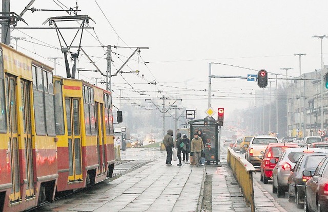 Tramwaje muszą jeździć wolno, by nie wypaść z szyn