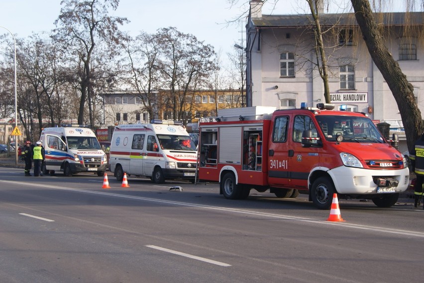 Wypadek w Kaliszu na Wrocławskiej. Jedna osoba nie żyje [FOTO]