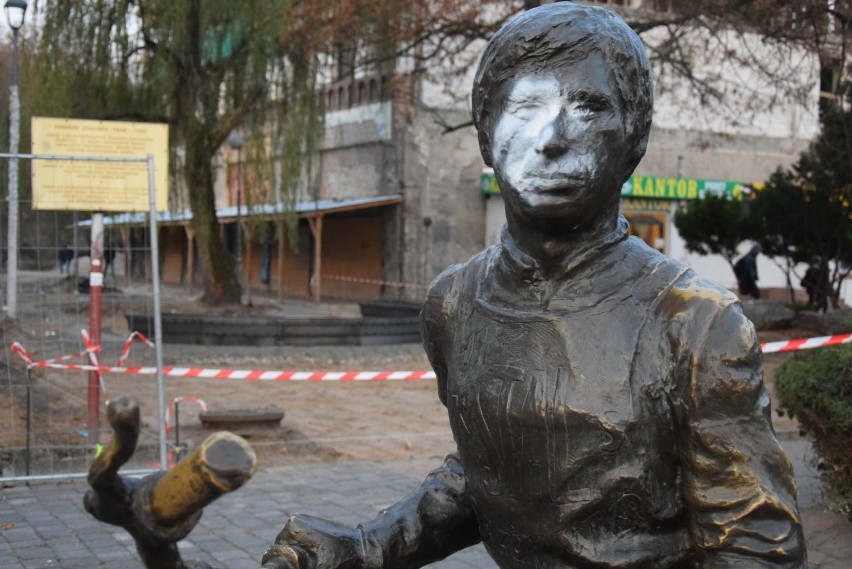 Stojący w centrum Gorzowa pomnik Edwarda Jancarza, został...