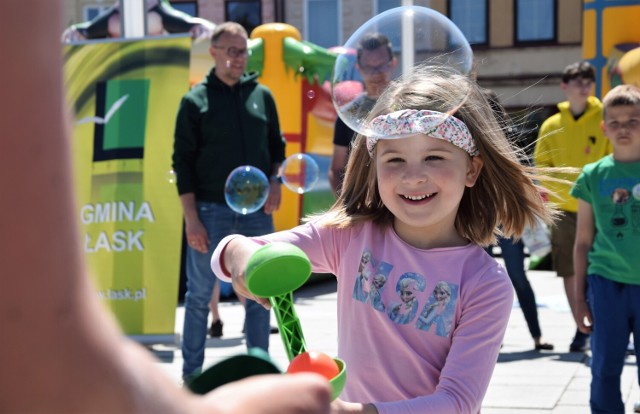 Dwudniowa weekendowa zabawa ruszyła w sobotę w Łasku z okazji Dnia Dziecka od imprezy na Placu 11 Listopada