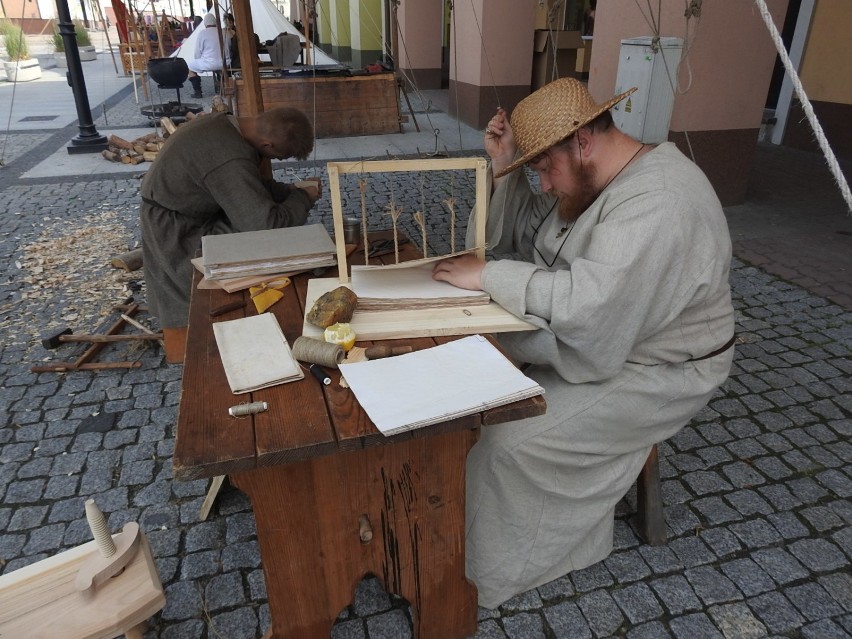 Jarmark Średniowieczny zagościł na Starym Rynku. Tak Łomża świętuje dni miasta [Zdjęcia, video]
