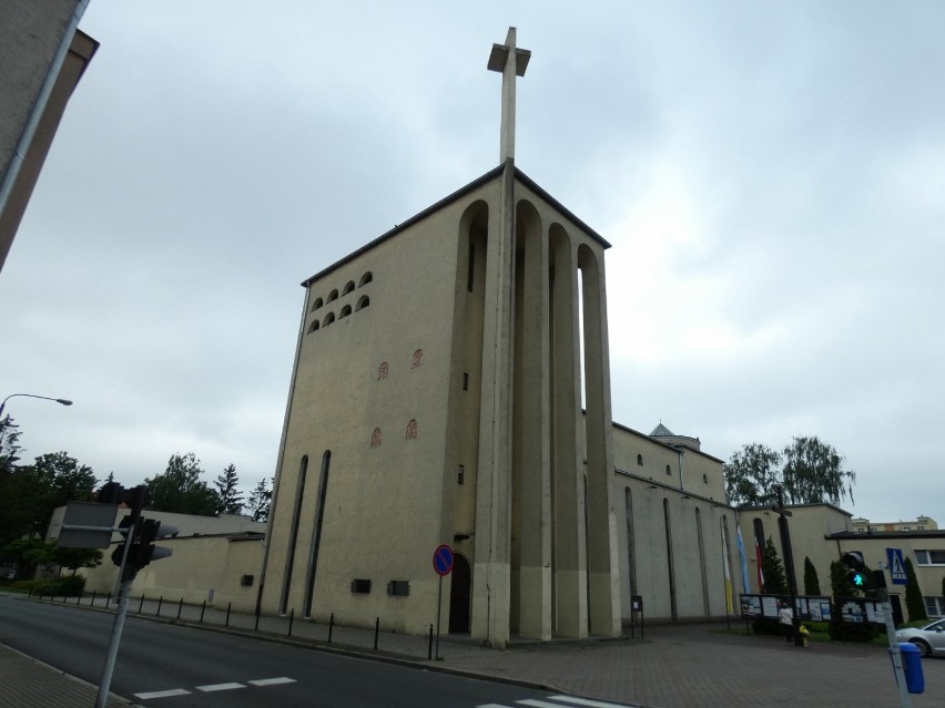 Zmian ciąg dalszy. Prywatyzacja i remonty. Ambitna pilska młodzież. Tygodnik Pilski, rok 1990