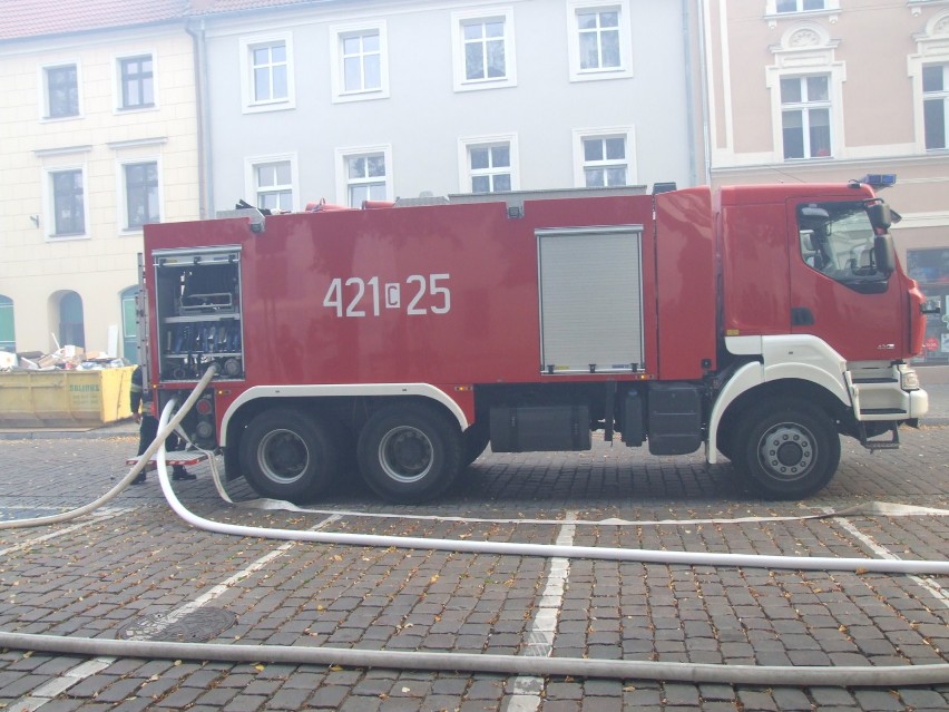 Pożar dachu kamienicy w Chełmnie wybuchł przed g. 16. Trzy...