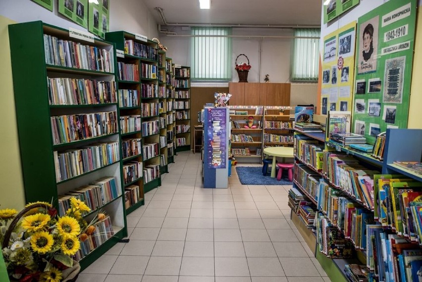Zebrali blisko 800 książek i przekazali je Gminnej Bibliotece Publicznej w Jodłowniku
