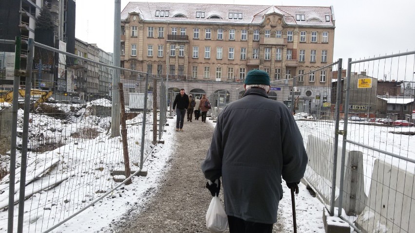 Gliwice: Budowa DTŚ. Most na Zwycięstwa rozebrany