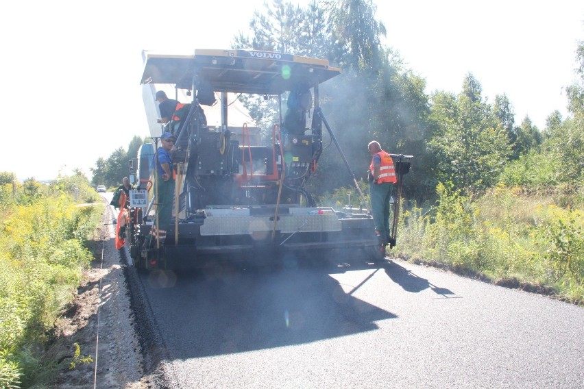 Modernizacja ul. Ludowej w Brzezinach. Na nieutwardzonej drodze pojawi się asfaltowa nawierzchnia