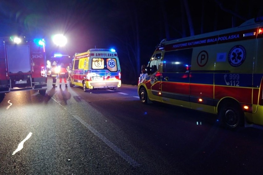 Poważny wypadek w powiecie bialskim. W Krzewicy zderzyły się dwie osobówki. Zobacz zdjęcia