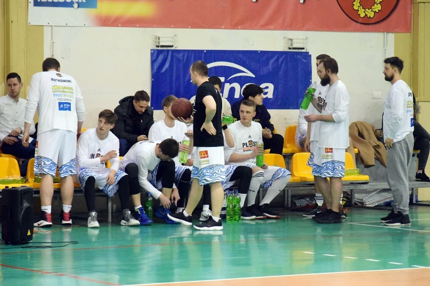 Koszykówka: Basket Piła nie sprostał drużynie Sklep Polski MKK Gniezno. Zobacz zdjęcia z tego meczu