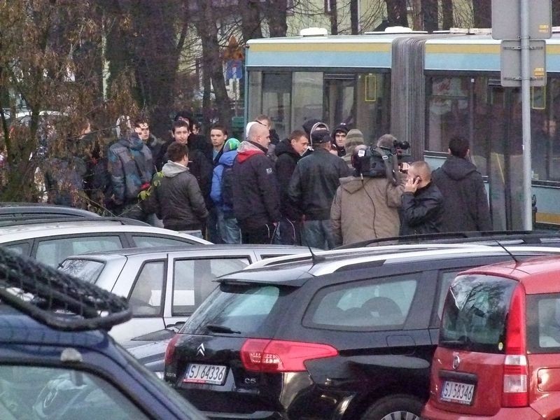 Protest kibiców Szczakowianki Jaworzno przed Urzędem Miejskim [ZDJĘCIA]. Fani apelowali o pomoc