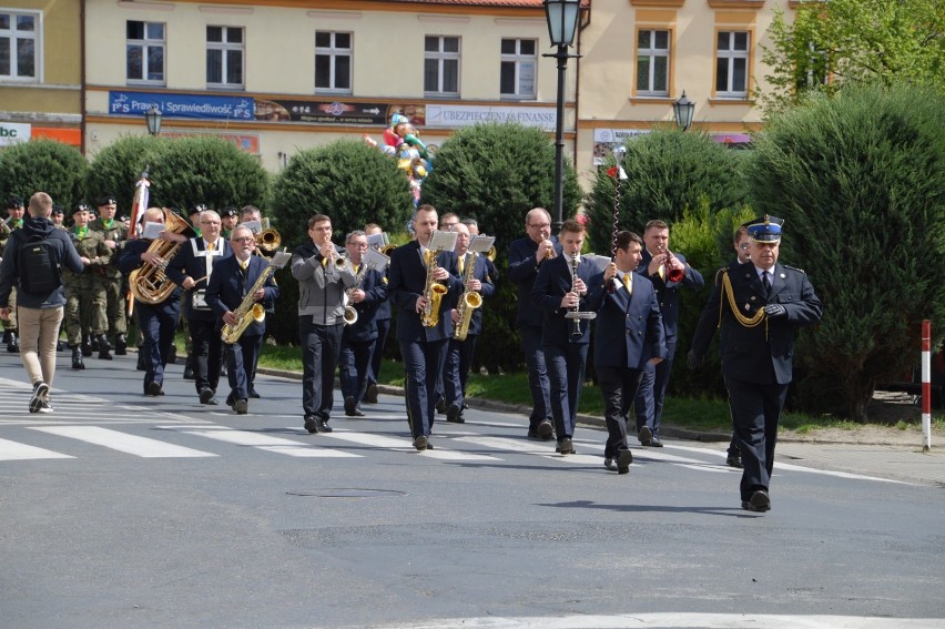 Vivat Maj, Trzeci Maj! Pochód przeszedł ulicami Rawicza [ZDJĘCIA]