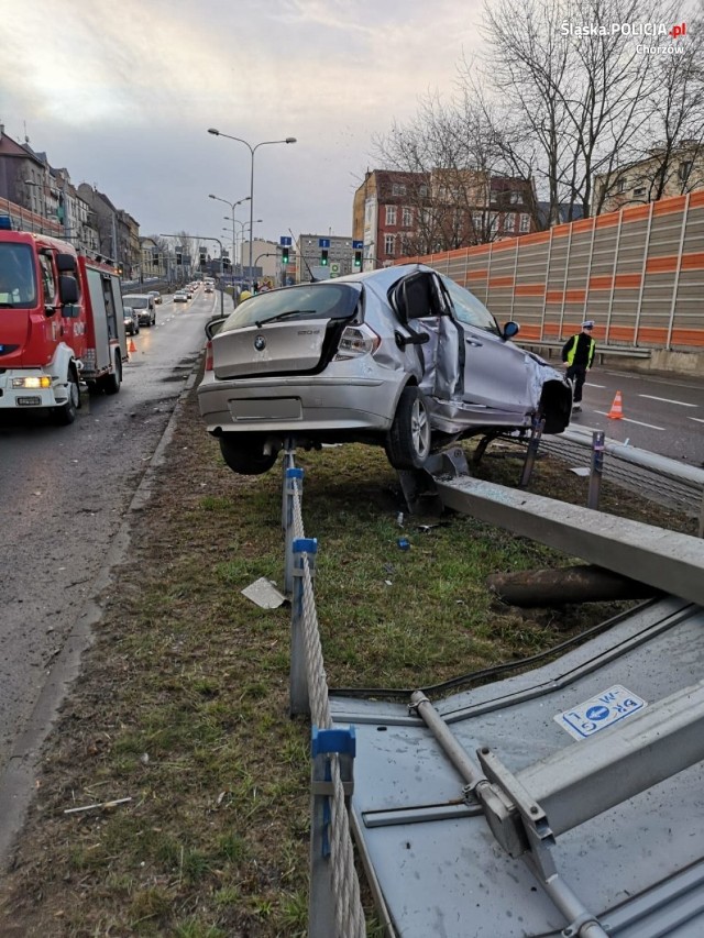 Wypadek na estakadzie w Chorzowie [ZDJĘCIA]. Jadąc BMW