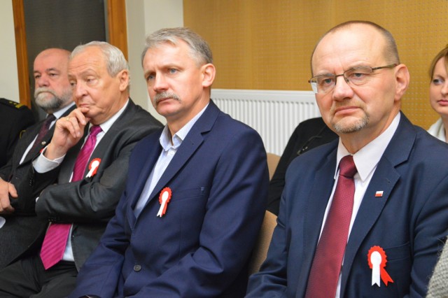 Andrzej Skupień (drugi z prawej) złożył mandat radnego powiatu tatrzańskiego. Zrobił to bo dostał nową pracę - wicewójta gminy Bukowina Tatrzańska