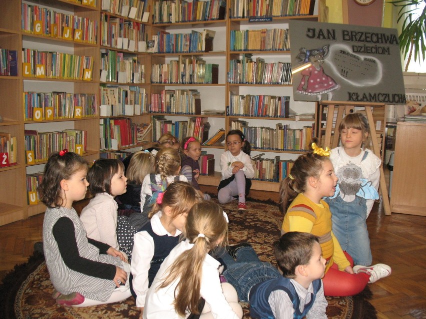 Będzin: Przedszkolaki, książki oraz teatr idą w parze
