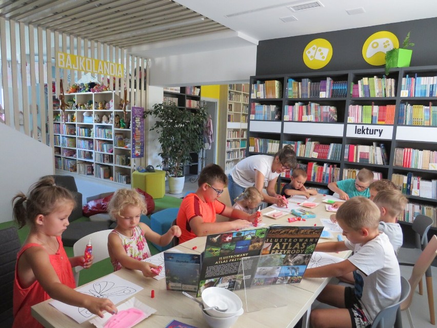 Wakacyjne zajęcia w Gminnej Bibliotece Publicznej w Osjakowie