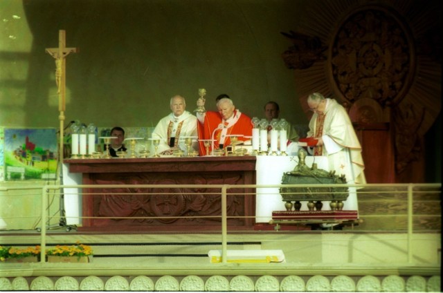 Sopot - msza święta odprawiona przez Jana Pawła II na hipodromie, 15 lat temu