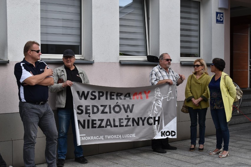 Protest pod Sądem Rejonowym w Olkuszu