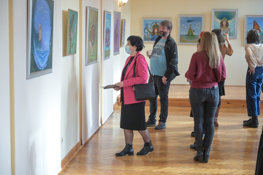 Wystawa malarstwa Marcina Niewęgłowskiego w teatrze w...