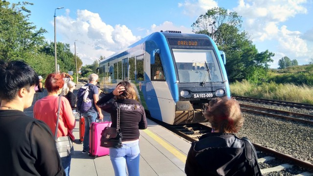 Liczba podróżnych korzystających z pociągu na trasie Sławno-Darłowo wynosi ok.4 tys. w każdym miesiącu.