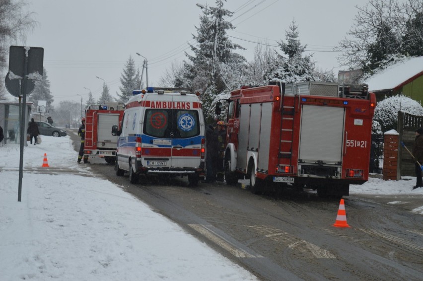 Wypadek na ul. POW w Wieluniu. 71-letni mężczyzna trafił do szpitala [ZDJĘCIA]