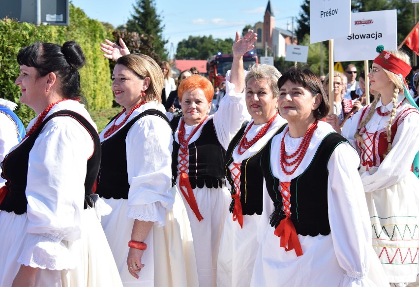 "Wiele Kultur - Jedno Miejsce. Od Kłajpedy po Saloniki". Impreza pełna atrakcji na stadionie w Rogach promowała trasę Via Carpatia [ZDJĘCIA]