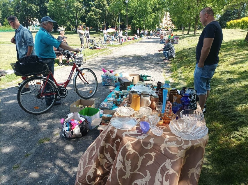 Przygotowano kilkanaście stoisk. Można tam było nabyć wiele...